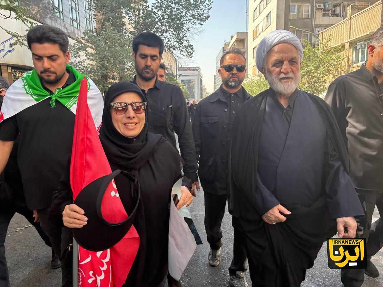 محسنی اژه ای و آملی لاریجانی در مراسم تشییع پیکر رهبر شهید انقلاب+ عکس