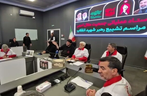 عارف لباس هلال احمر پوشید/ جزئیات حضور وزیر اطلاعات سابق در موکبهای فراجا و سپاه