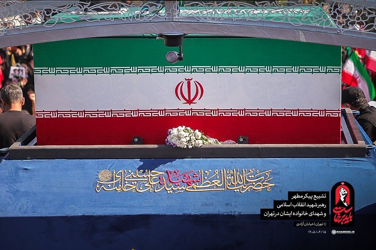 تصاویری جدید از مراسم تشییع پیکر رهبر شهید انقلاب