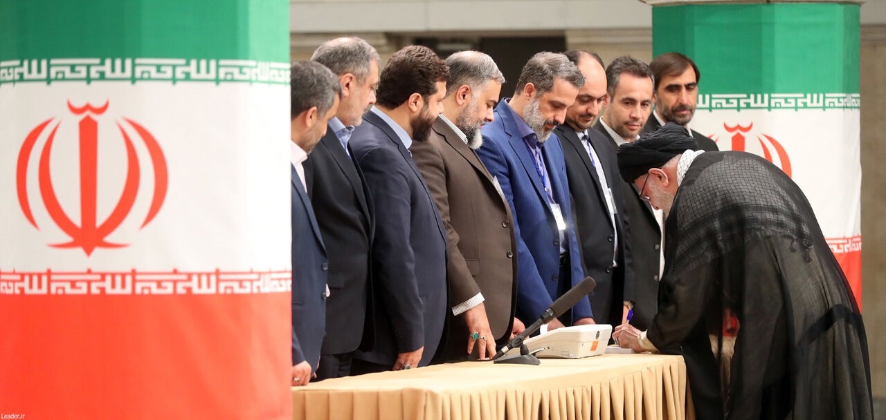 دو سال پیش در چنین روزی؛ آخرین حضور رهبر شهید پای صندوق انتخابات ریاست جمهوری/ تصاویری از رای دادن رهبر شهید در بیت رهبری