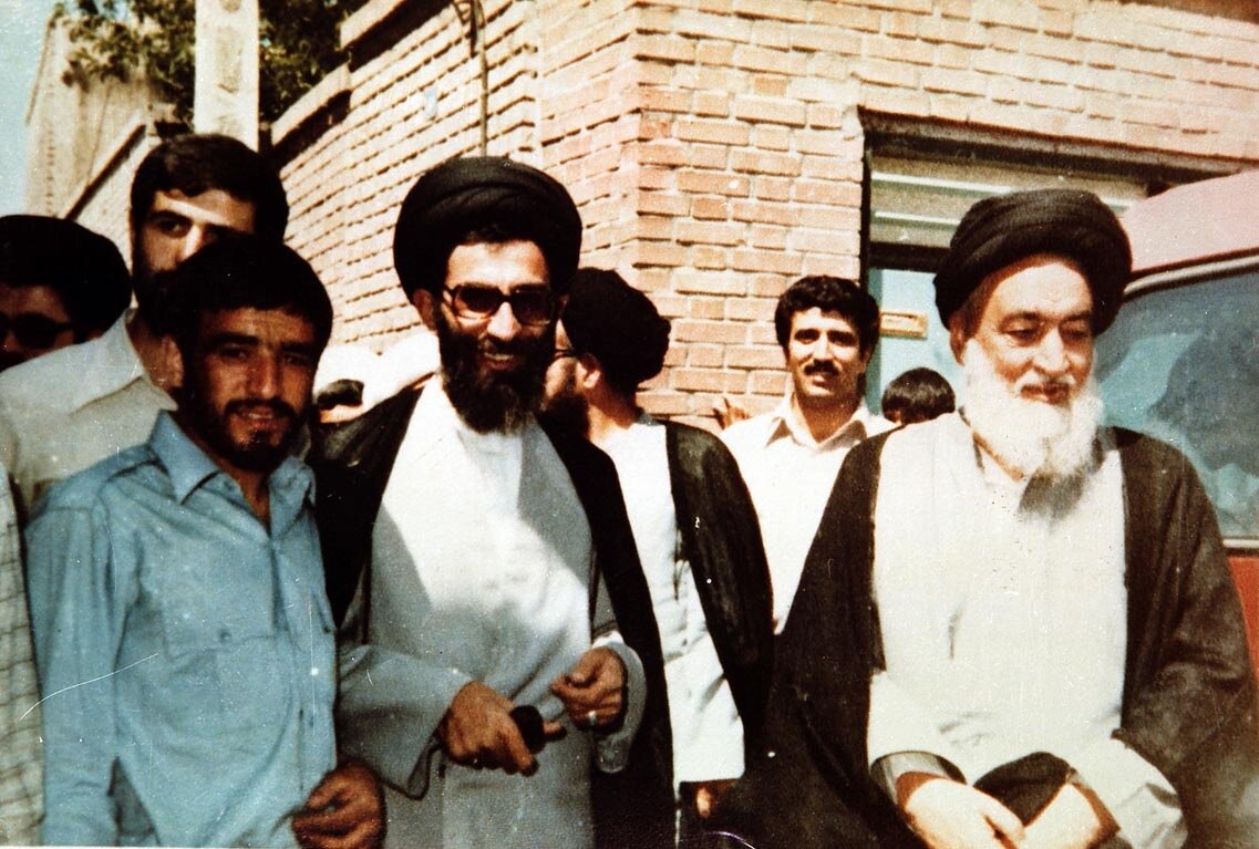 از روحانی مبارز تحت تعقیب تا معمار نظام نوپا؛ وقتی زخم ترور بر تن صدای انقلاب نشست