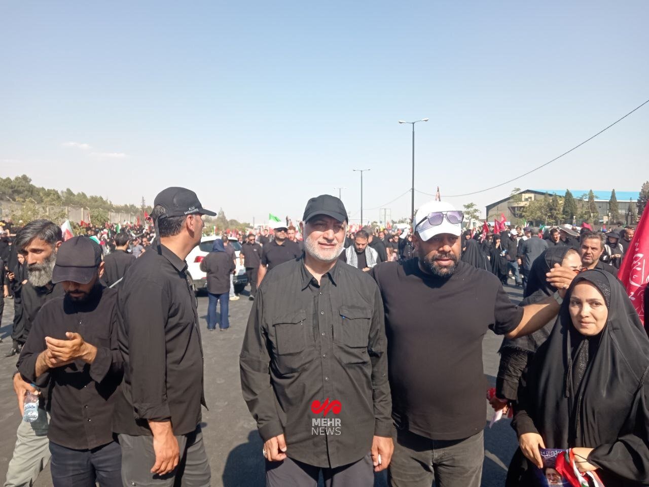 سردار نقدی و علیرضا زاکانی در مراسم تشییع پیکر رهبر شهید+ عکس