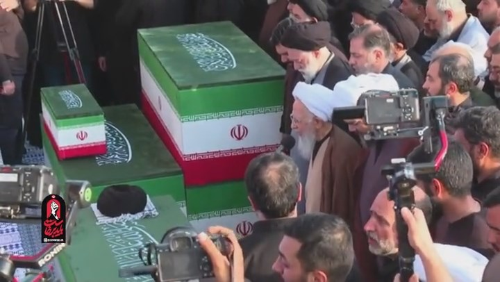 تصاویری از اقامه نماز آیت الله جوادی آملی بر پیکر رهبر شهید انقلاب