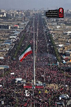بنر متفاوت در مراسم تشییع رهبر شهید در قم +عکس بنر متفاوت در مراسم تشییع رهبر شهید در قم +عکس