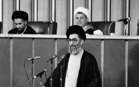 متن وصیت‌نامه آیت‌الله خامنه‌ای در سال ۴۲ / «دارایی من در حکم هیچ است ولی کفاف قرض‌های مرا می‌دهد»