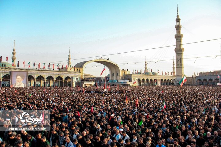 مراسم تشییع و نماز میت رهبر شهید در مسجد جمکران و حرم قم