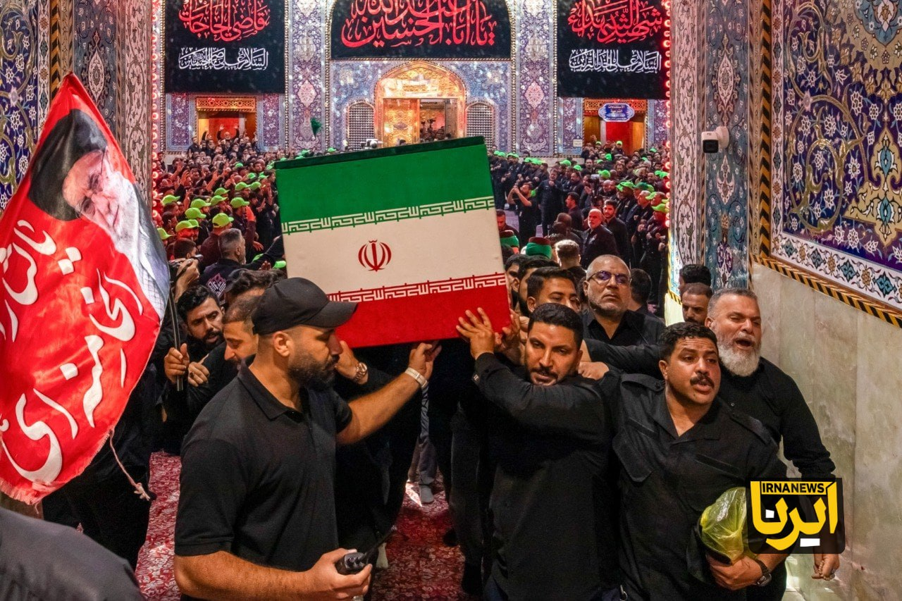 تصاویری از تشییع شهدای خانواده رهبر شهید در حرم حضرت عباس(س)