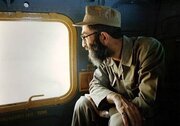 در میانه آتش و جنگ؛ رییس جمهور روحانی لباس نظامی بر تن کرد