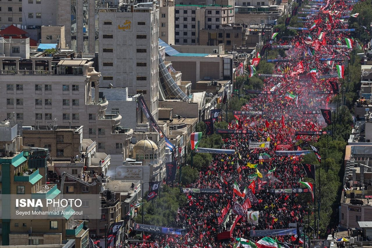 تصاویری از مشهد پیش از آغاز مراسم تشییع پیکر رهبر شهید