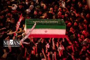 پیکر رهبر شهید تا لحظاتی دیگر وارد صحن پیامبر اعظم می شود