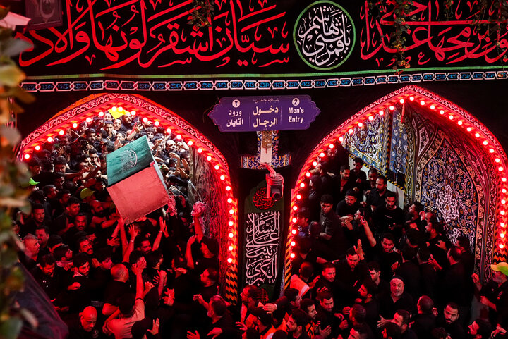 تصاوی | تشییع رهبر شهید در حرم امام حسین در کربلا