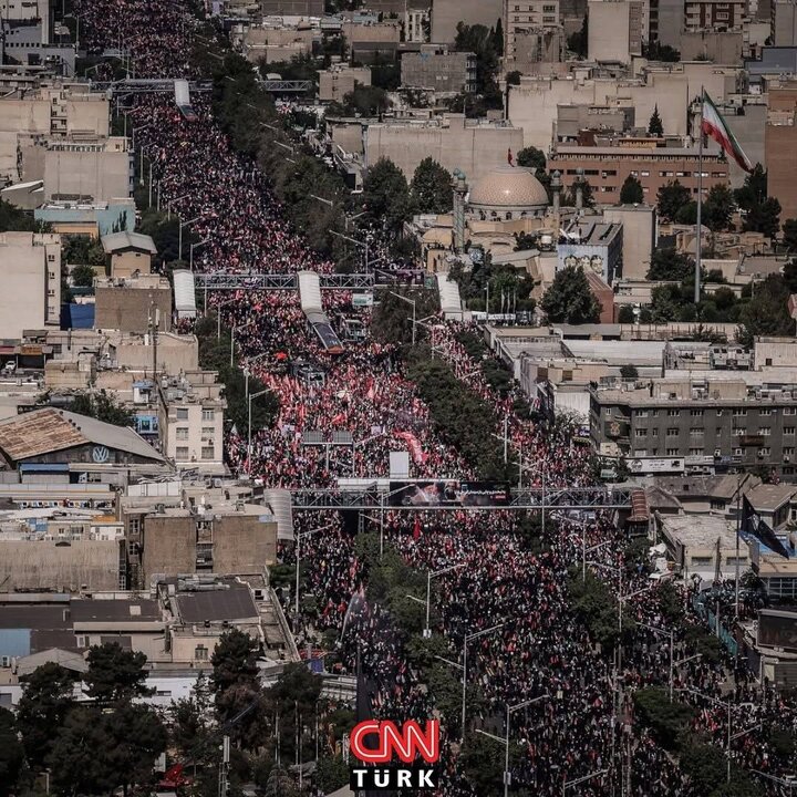 تصاویر هوایی CNN از وداع باشکوه مردم ایران با رهبر کبیر انقلاب در مشهد