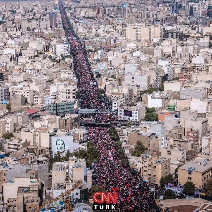 تصاویر هوایی CNN از وداع باشکوه مردم ایران با رهبر کبیر انقلاب در مشهد