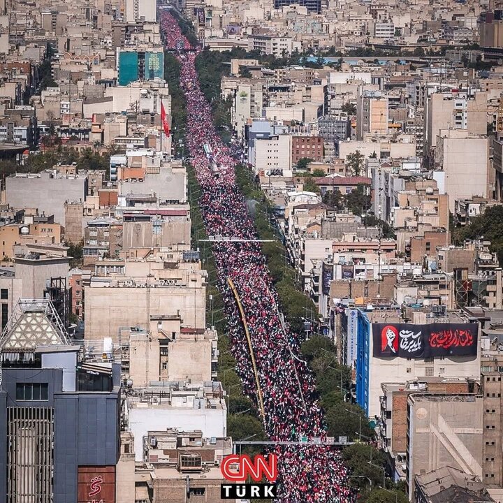 تصاویر هوایی CNN از وداع باشکوه مردم ایران با رهبر کبیر انقلاب در مشهد