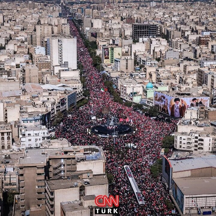 تصاویر هوایی CNN از وداع باشکوه مردم ایران با رهبر کبیر انقلاب در مشهد