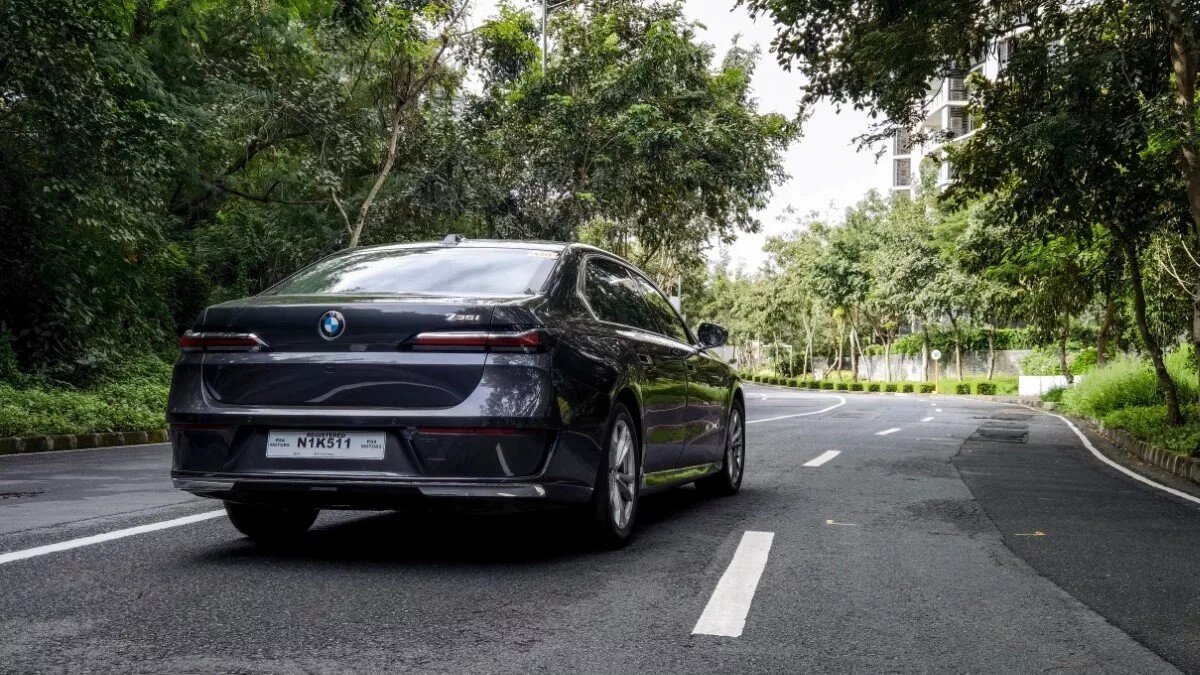 بی‌ام‌و 735i