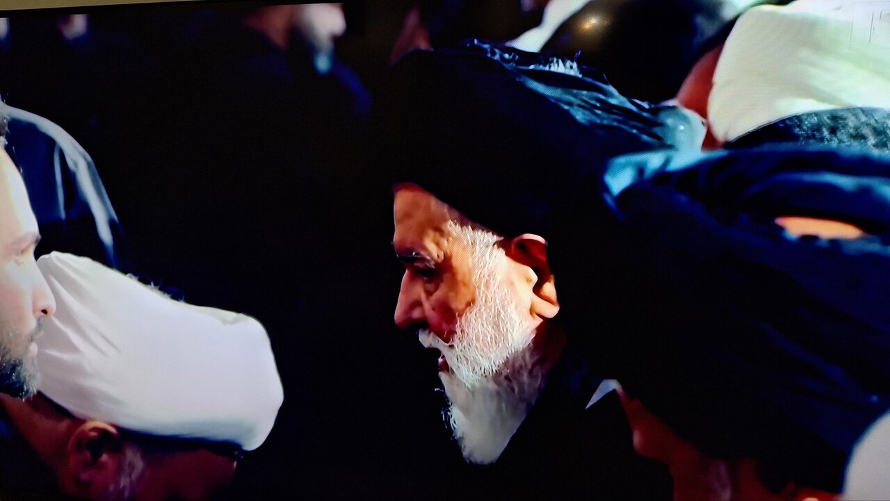 اقامه نماز جماعت مغرب به امامت علم الهدی/ وزیر پزشکیان هم بود