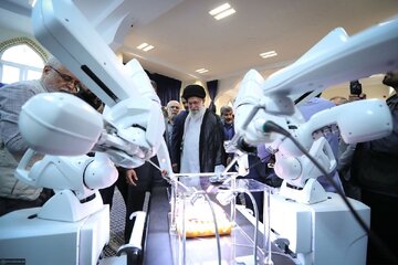 عبور از مصرفکنندگی علمی تا نهضت نرمافزاری/ پیوند علم با جهاد و امنیت / دانشگاه و حوزه خاکریز اول استقلال کشور عبور از مصرفکنندگی علمی تا نهضت نرمافزاری/ پیوند علم با جهاد و امنیت / دانشگاه و حوزه خاکریز اول استقلال کشور