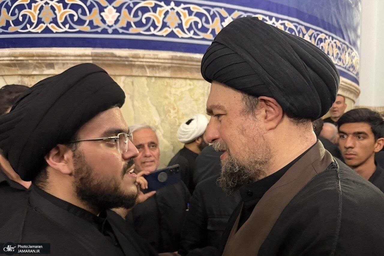 عکسی از سیدحسن خمینی و فرزند سیدحسن نصرالله در حرم رضوی