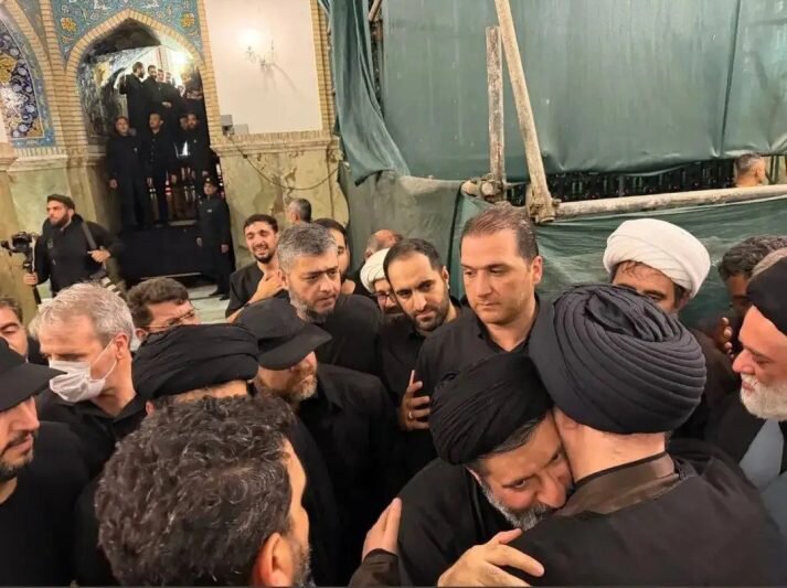 فرزند رهبر شهید انقلاب در آغوش سیدحسن خمینی+ عکس