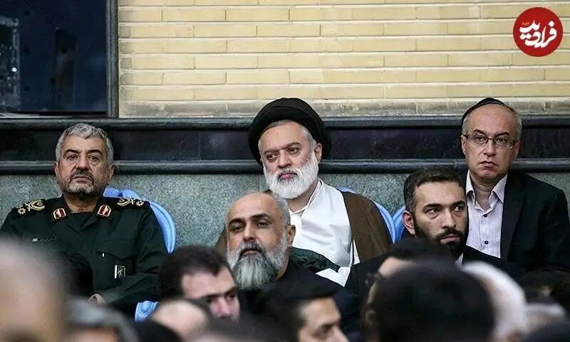 آیت الله سید مصطفی خامنه‌ای کیست/ پسری که بر پیکر پدر شهید نماز خواند