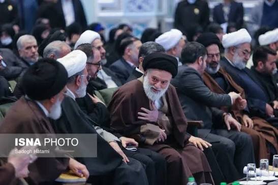 آیت الله سید مصطفی خامنه‌ای کیست/ پسری که بر پیکر پدر شهید نماز خواند