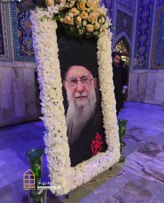 تصاویر مزار رهبر شهید و اعضائ شهید خانواده شان در حرم رضوی؛ سنگ مزارها نصب شدند