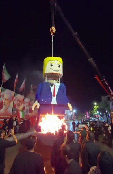 ترامپ در مشهد اعدام شد + عکس ترامپ در مشهد اعدام شد + عکس