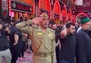 ببینید | اشک‌های جاری یک افسر عراقی با ادای احترام نظامی در وداع با رهبر شهید انقلاب