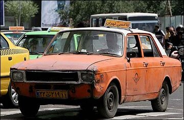 عکس/  تاکسی‌های نارنجی در میدان فردوسی؛ ۵۹ سال قبل