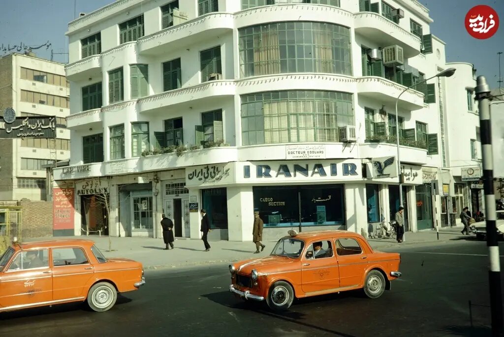 عکس/ تاکسیهای نارنجی در میدان فردوسی؛ ۵۹ سال قبل