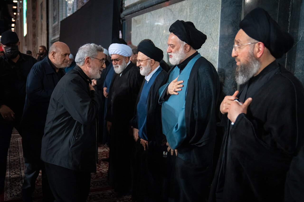 فرزندان رهبر شهید انقلاب در مراسم مشهد/ سردار قاآنی و محسن رضایی هم آمدند/ باقری هم نشین حجت الاسلام سید مسعود خامنه ای شد+ تصاویر
