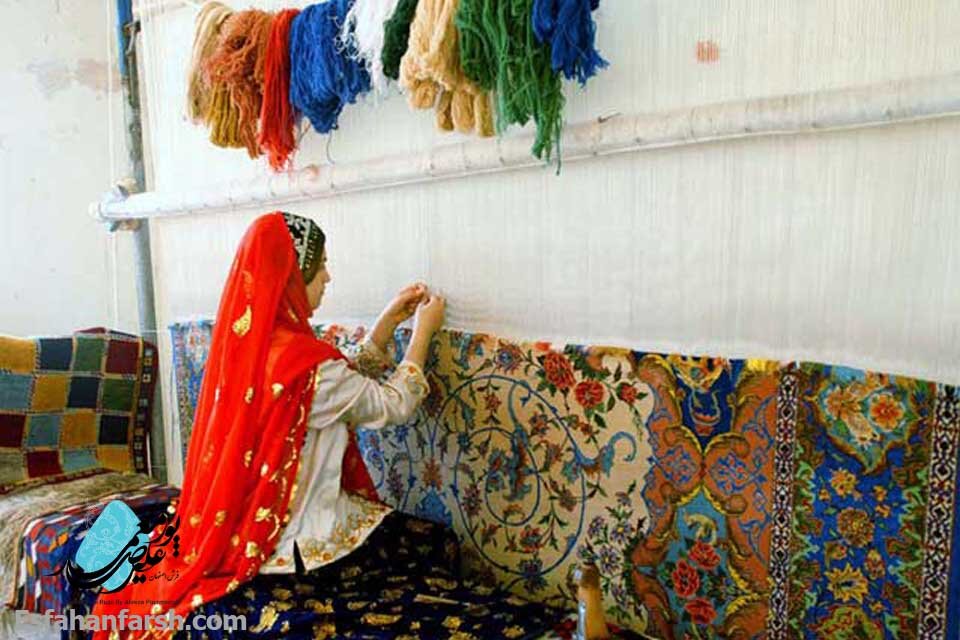 عکس: کودک دختر در کارگاه فرش بافی؛ سال ۱۳۴۶ عکس: کودک دختر در کارگاه فرش بافی؛ سال ۱۳۴۶