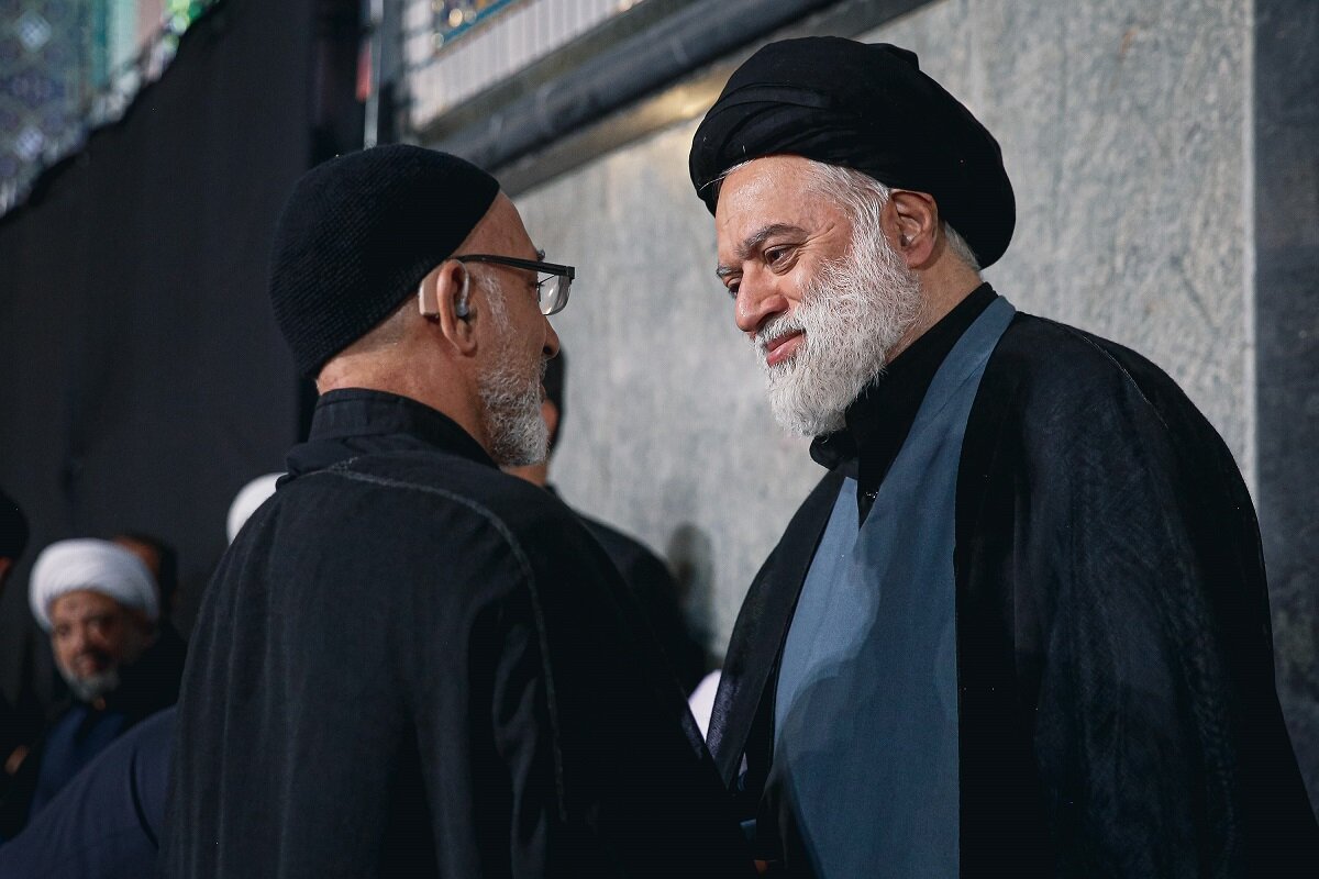 فرزندان رهبر شهید در مراسم بزرگداشت/ حدادعادل همنشین علم الهدی شد/ دایی فرزندان رهبر شهید هم بود + تصاویر