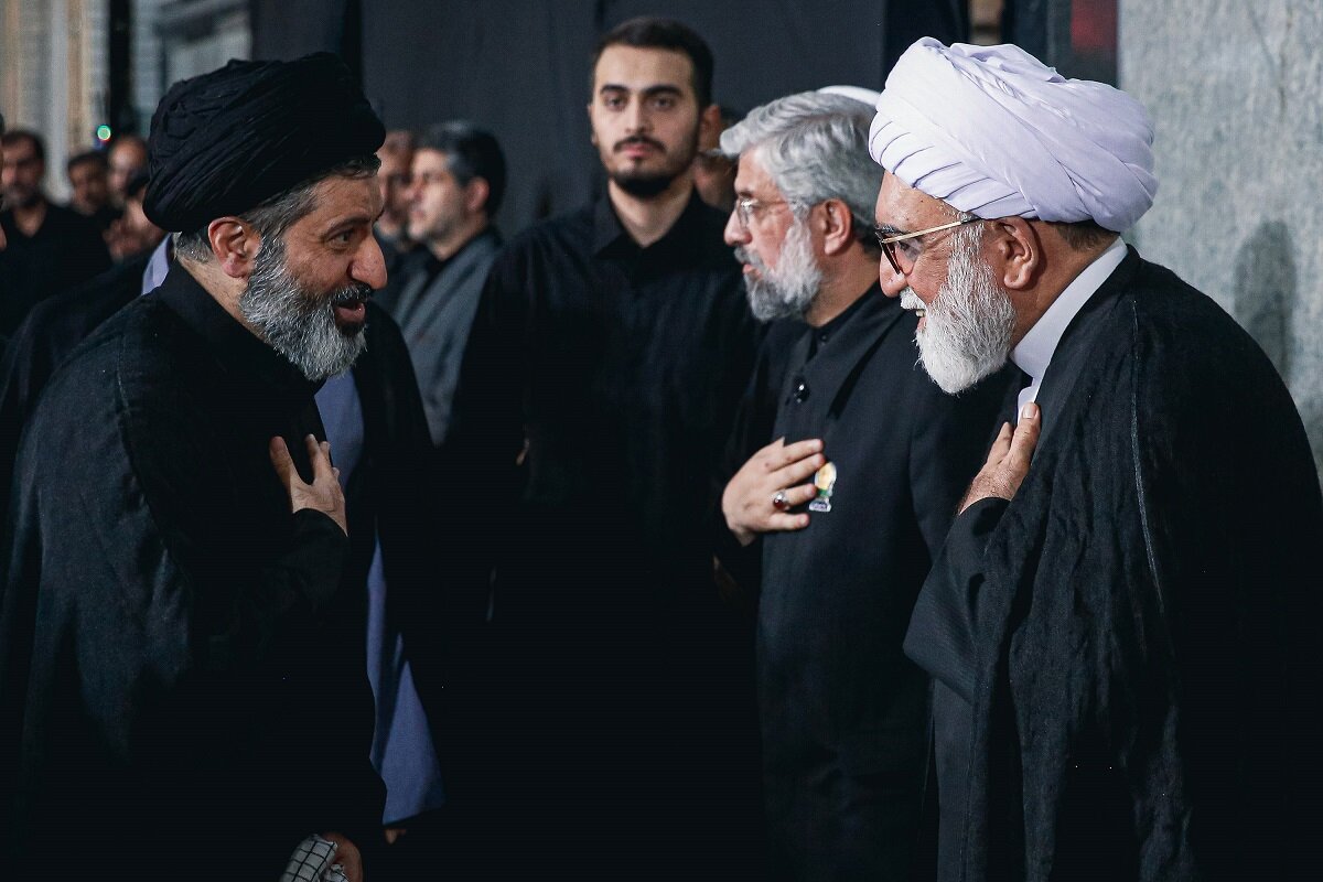 فرزندان رهبر شهید در مراسم بزرگداشت/ حدادعادل همنشین علم الهدی شد/ دایی فرزندان رهبر شهید هم بود + تصاویر