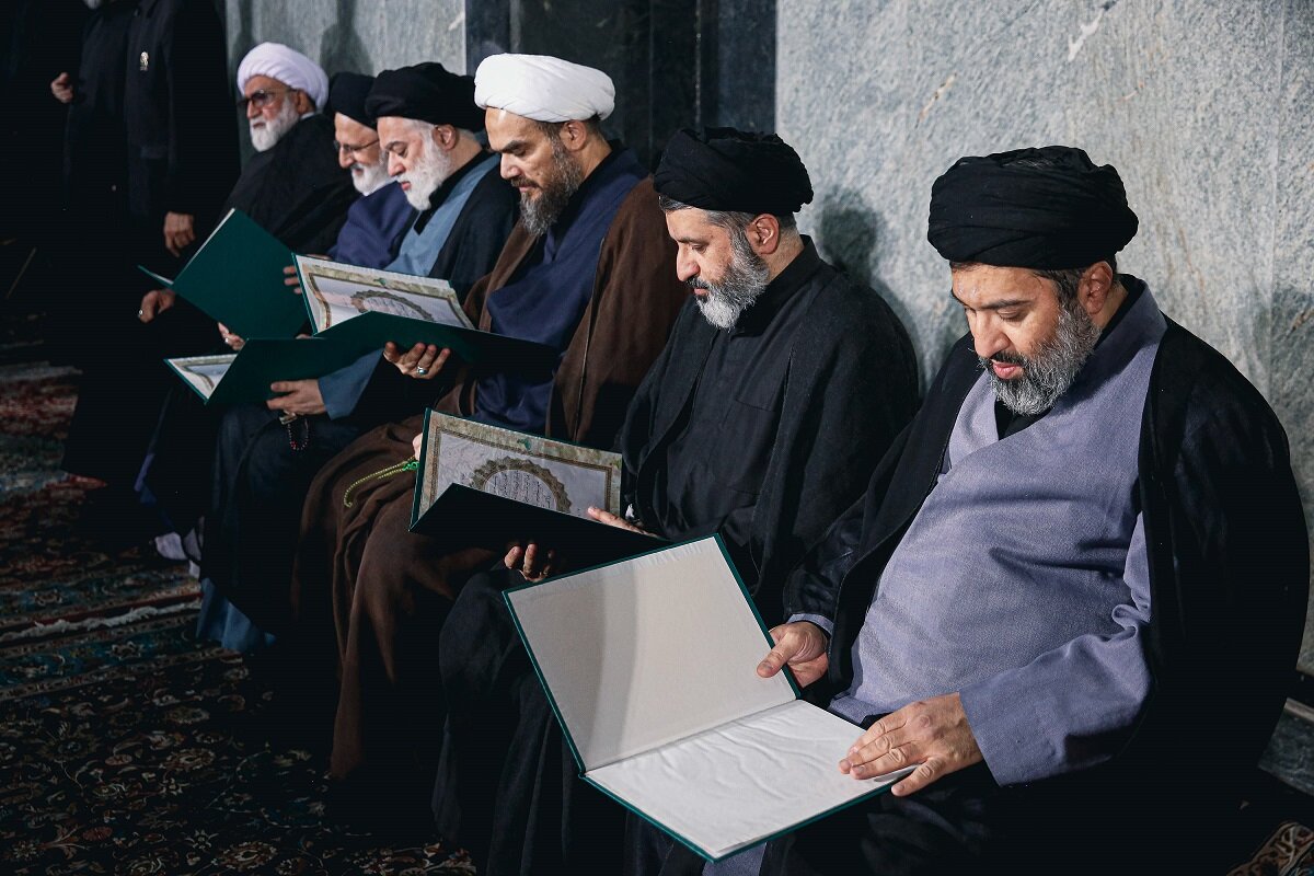 فرزندان رهبر شهید در مراسم بزرگداشت/ حدادعادل همنشین علم الهدی شد/ دایی فرزندان رهبر شهید هم بود + تصاویر