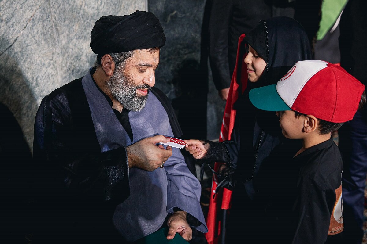 فرزندان رهبر شهید در مراسم بزرگداشت/ حدادعادل همنشین علم الهدی شد/ دایی فرزندان رهبر شهید هم بود + تصاویر
