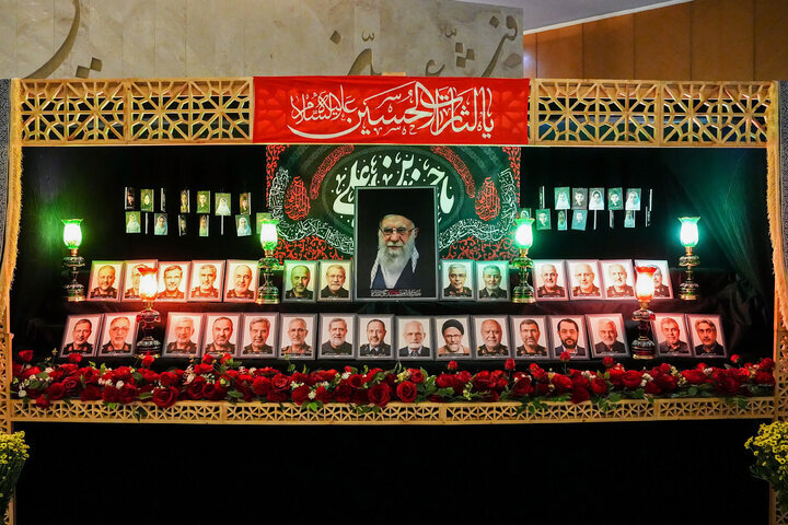 نمایندگان پرچم به دوش وارد صحن شدند/ قالیباف نیامد، حاجی بابایی رئیس جلسه شد+ تصاویر