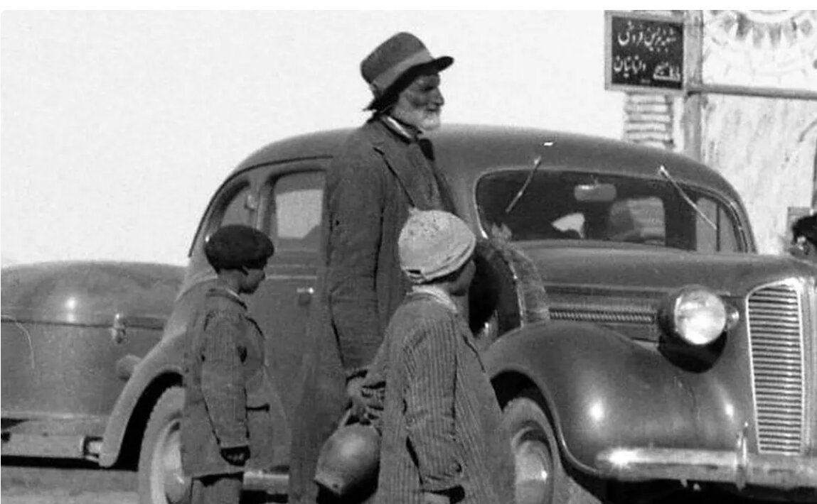 عکس/ نمایی از پمپبنزین نزدیک نیشابور در سال ۱۳۱۶ عکس/ نمایی از پمپبنزین نزدیک نیشابور در سال ۱۳۱۶