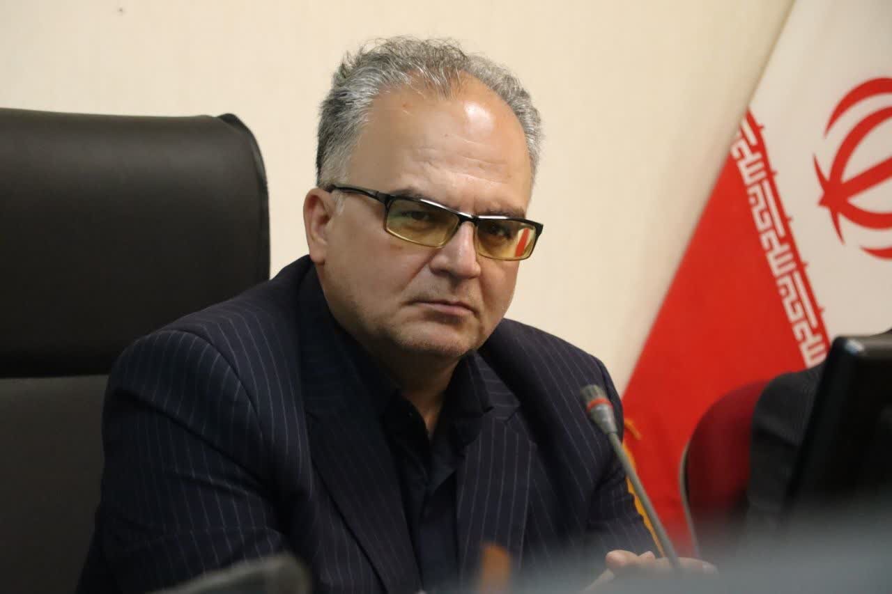 فرماندار سمنان اعلام کرد: بازار مستقیم میوه و سبزیجات در میدان معلم تا تاریخ دهم مرداد به بهرهبرداری خواهد رسید. فرماندار سمنان اعلام کرد: بازار مستقیم میوه و سبزیجات در میدان معلم تا تاریخ دهم مرداد به بهرهبرداری خواهد رسید.