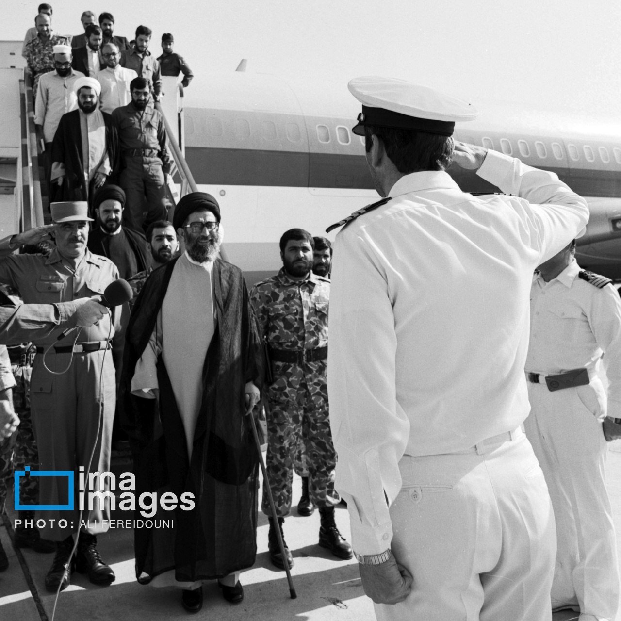یک قاب تاریخی از حضور شهید آیتالله خامنهای در مانور دریایی سال ۱۳۶۴/ حسن روحانی هم بود + تصاویر