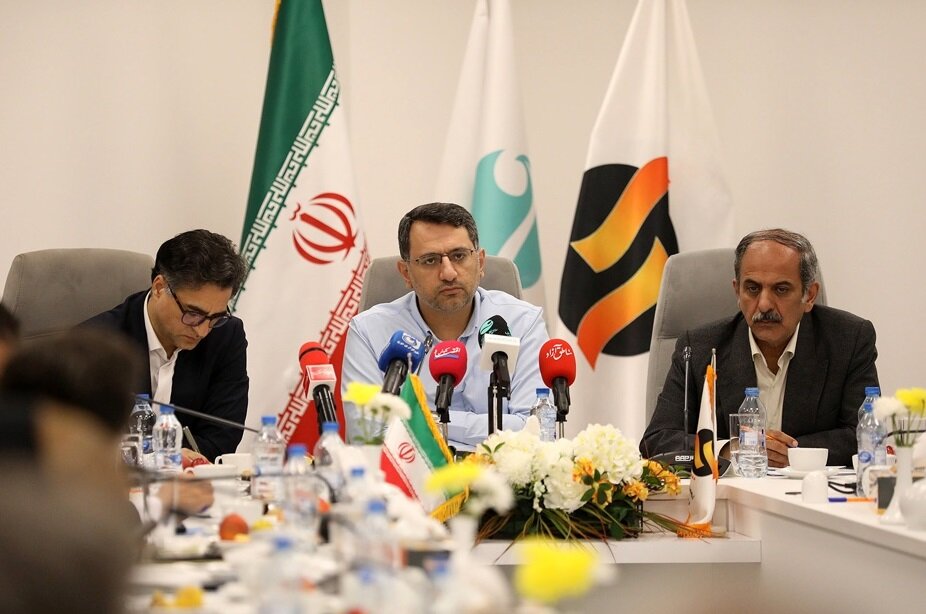 پیگیری حل مسائل مسکن و پاسخ به نیازهای کسب و کارهای جزیره، در اولویت برنامههای منطقه آزاد کیش قرار گرفت. پیگیری حل مسائل مسکن و پاسخ به نیازهای کسب و کارهای جزیره، در اولویت برنامههای منطقه آزاد کیش قرار گرفت.