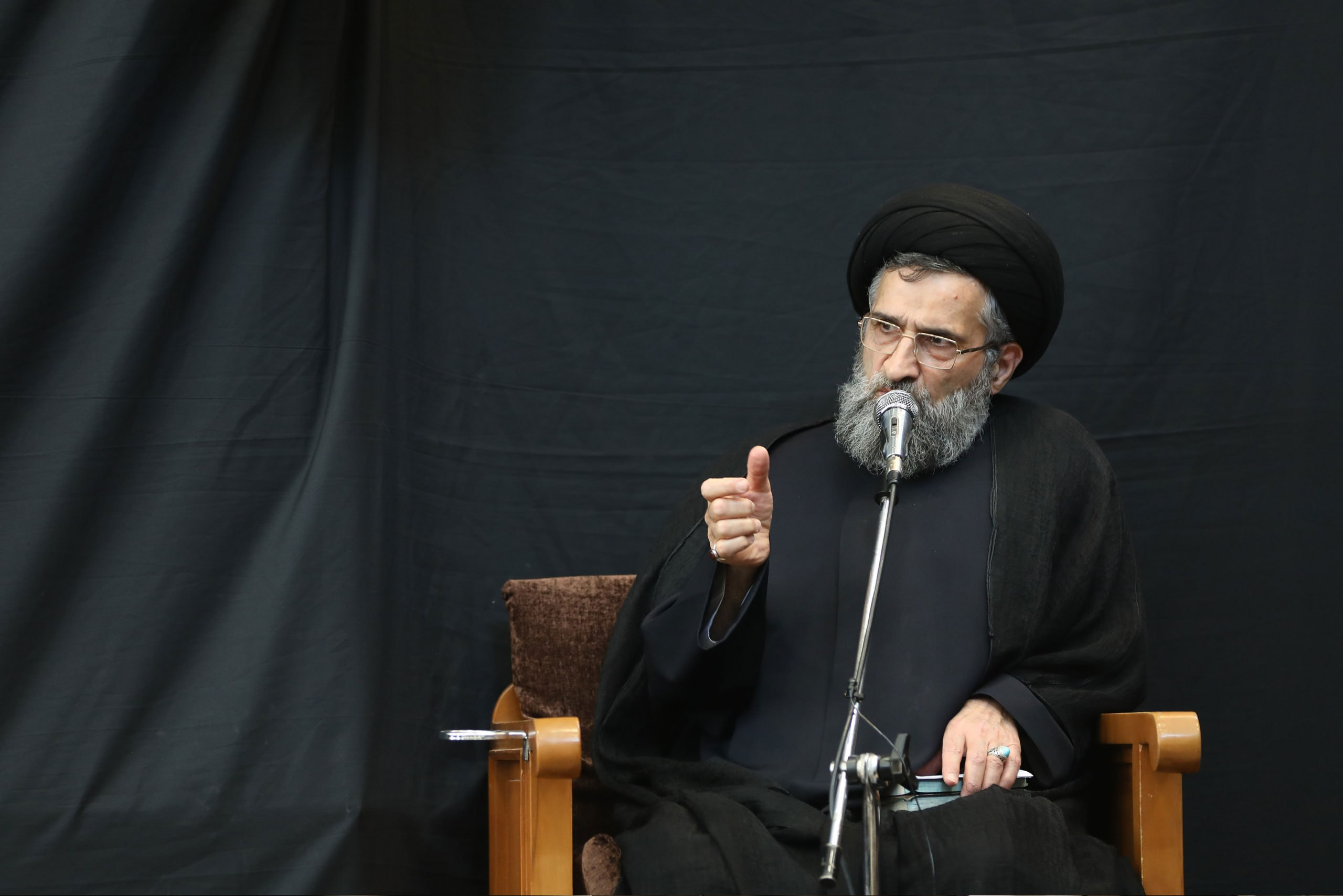 تصاویر مراسم بزرگداشت رهبر شهید در دفتر آیت‌الله العظمی نوری همدانی