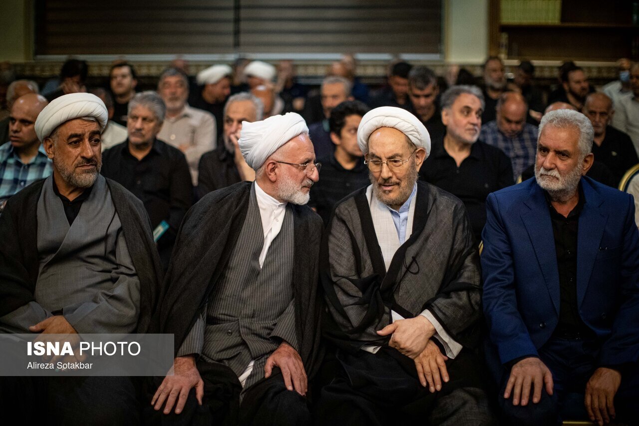 مراسم بزرگداشت رهبر شهید و خانواده ایشان/ از حضور وزیر اسبق اطلاعات تا معاون پزشکیان/حجتی کرمانی هم بود + تصاویر