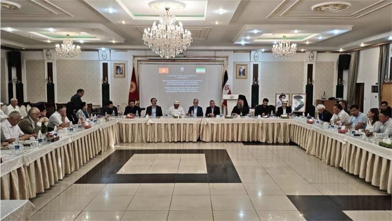 وزیر فرهنگ: تمدن ایرانی همواره به ترویج فرهنگ صلح در کنار حفظ احترام به هویت ملی پرداخته است. وزیر فرهنگ: تمدن ایرانی همواره به ترویج فرهنگ صلح در کنار حفظ احترام به هویت ملی پرداخته است.