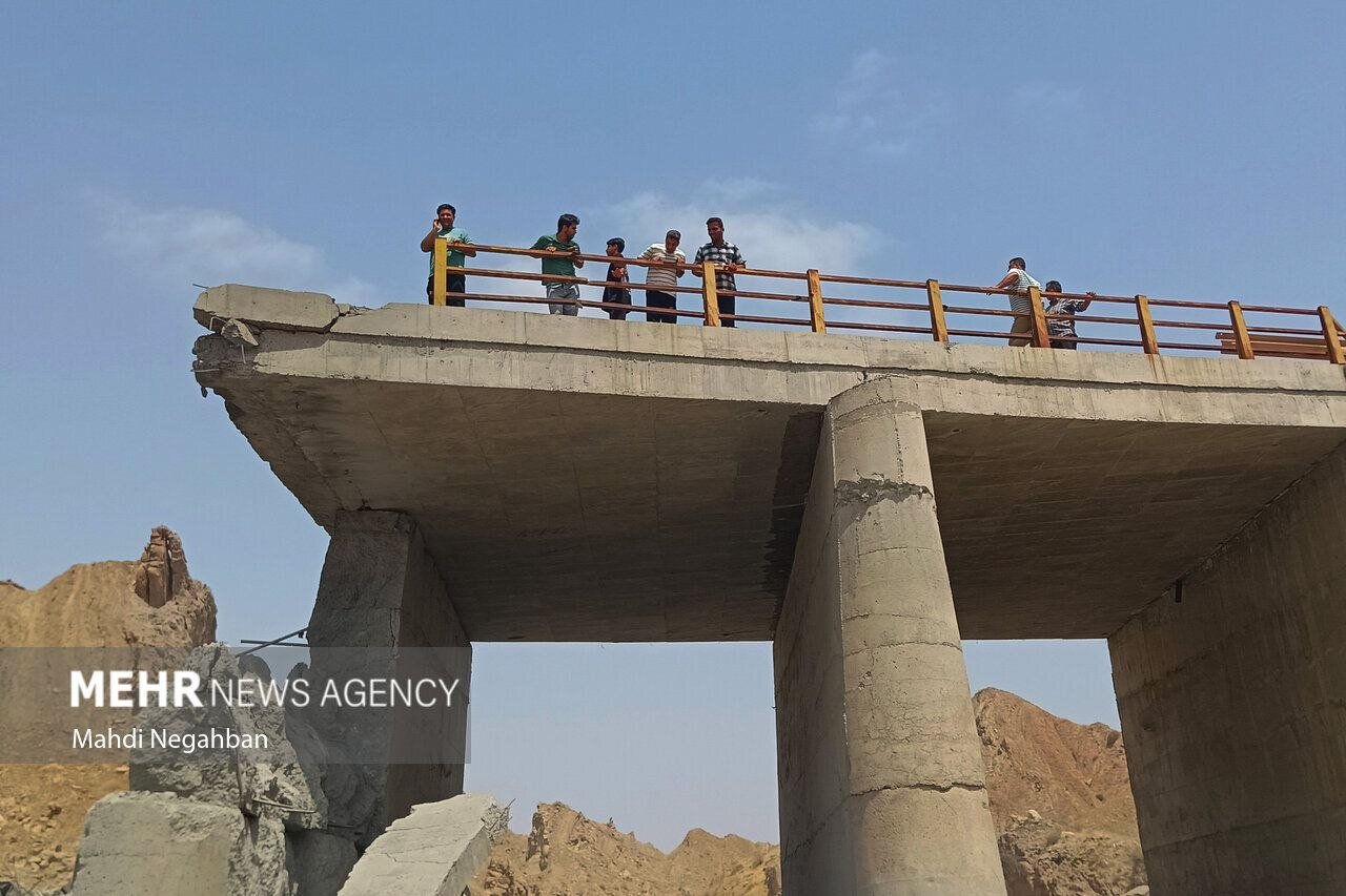 تصاویری از پل محور بندرعباس به رودان پس از حملات دیشب آمریکا