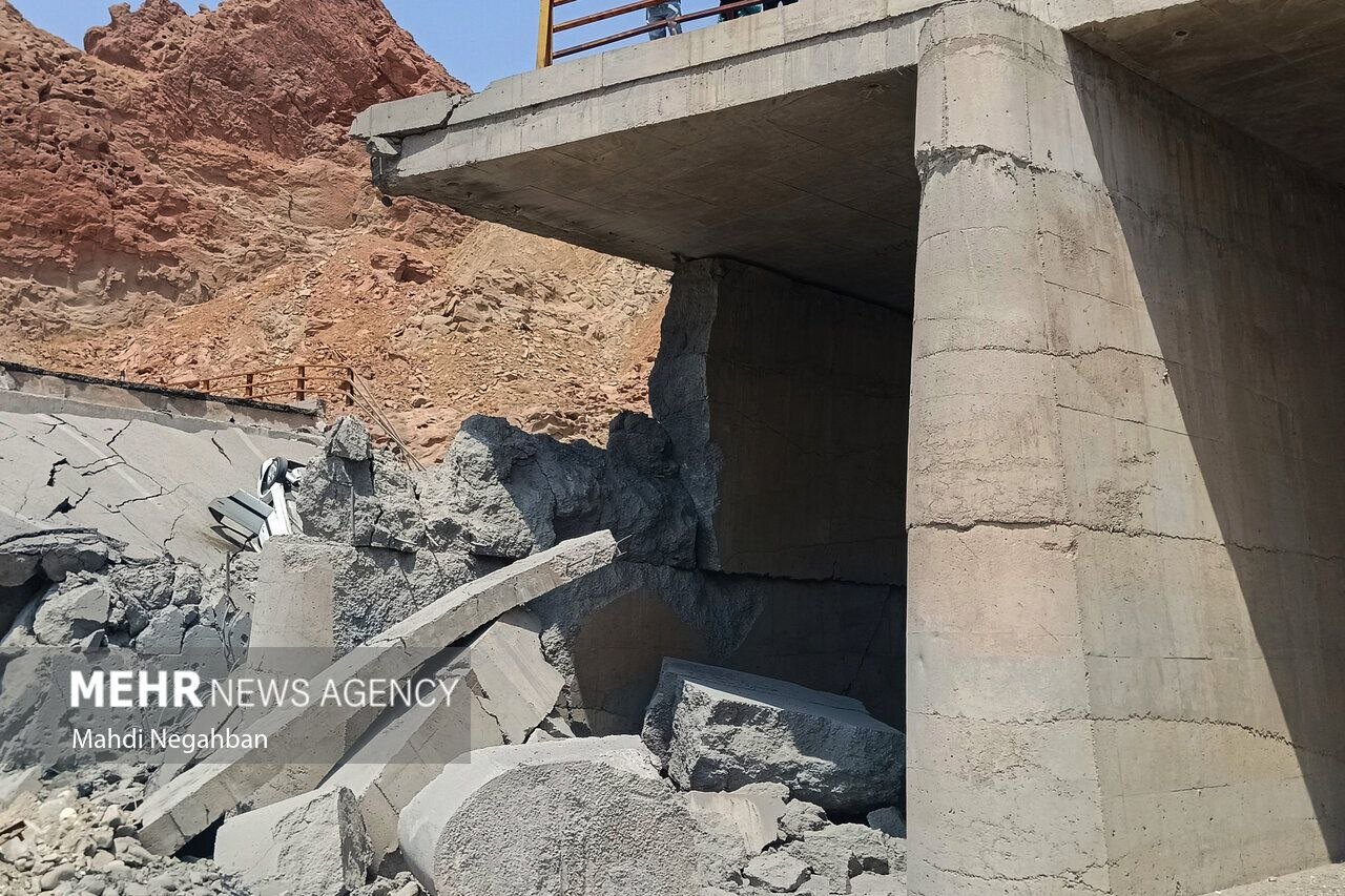 تصاویری از پل محور بندرعباس به رودان پس از حملات دیشب آمریکا