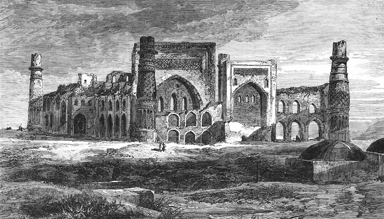 اسناد مربوط به مسجد گوهرشاد را از گونی خارج کردیم و خاکش را تکانیدم
