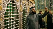 پشت به ضریح، رو به دوربین؛ چگونه سلفی، روح زیارت را می‌گیرد؟