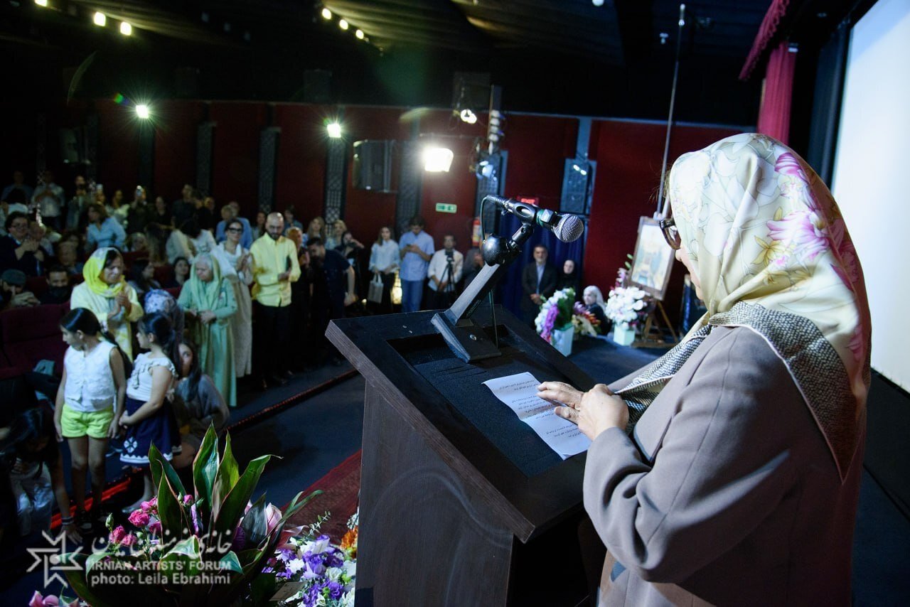 تأثیر خاموش اجتماعی: فعالیتها و زندگی یک هنرمند تأثیر خاموش اجتماعی: فعالیتها و زندگی یک هنرمند